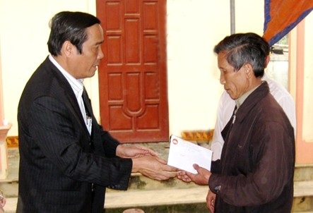 Lãnh đạo Hà Tĩnh thăm hỏi gia đình các nạn nhân vụ sập mỏ Lèn Cờ - 1 Lãnh đạo Hà Tĩnh thăm hỏi gia đình các nạn nhân vụ sập mỏ Lèn Cờ - 1